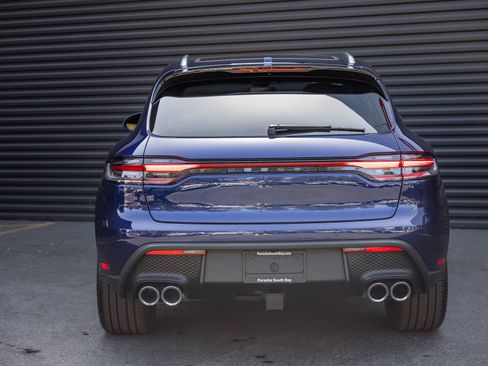 Certified 2026 Porsche Macan AWD/4WD image 8