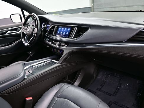 Used 2022 Buick Enclave Essence AWD/4WD image 18