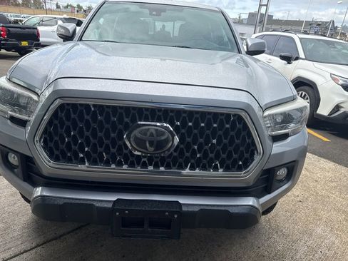 Used 2018 Toyota Tacoma TRD Off-Road w/ Technology Package image 2