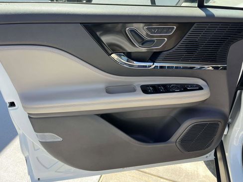 Used 2022 Lincoln Corsair FWD image 13