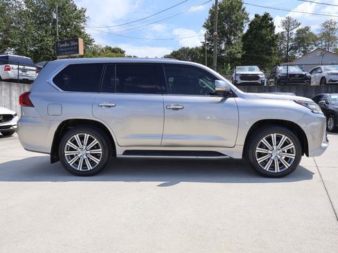 Used 2016 Lexus LX 570 4WD w/ Luxury Package image 8