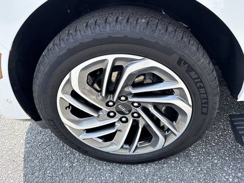 Used 2025 Lincoln Navigator L Reserve AWD/4WD image 11
