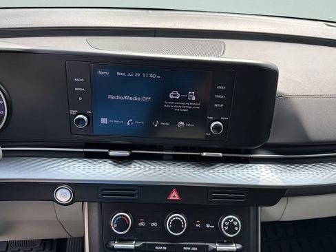 Used 2024 Kia Carnival LX FWD image 26