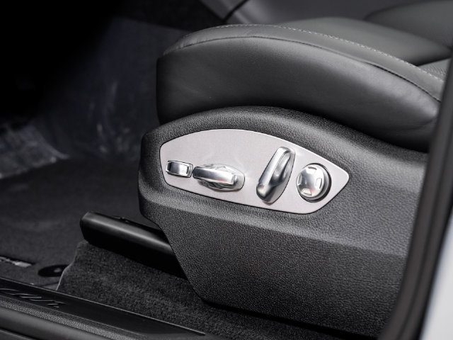 Certified 2026 Porsche Macan AWD/4WD image 10