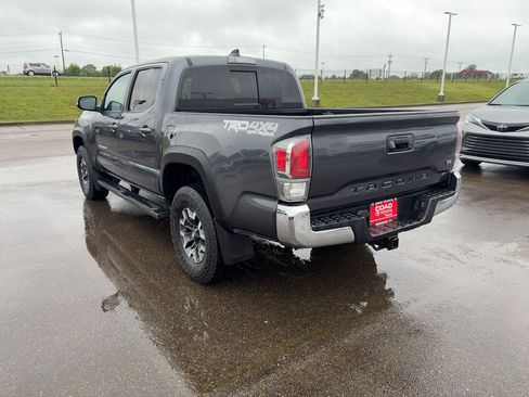 Certified 2022 Toyota Tacoma TRD Off-Road AWD/4WD image 3