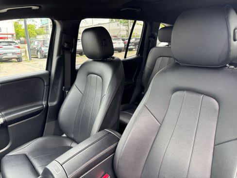 Used 2025 Mercedes-Benz GLB 250 4MATIC image 41