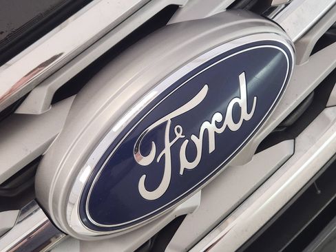 Used 2019 Ford Explorer Limited w/ Class III Trailer Tow Package FWD image 11