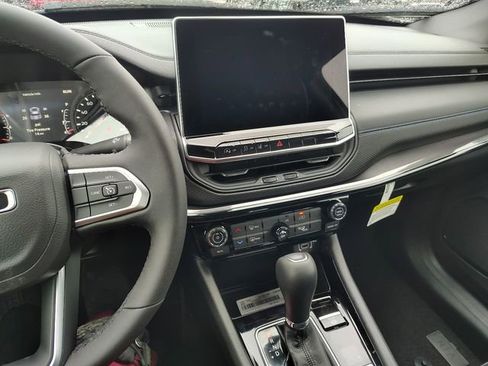 New 2026 Jeep Compass Latitude image 21