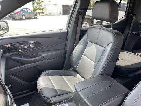 Used 2023 Chevrolet Traverse RS AWD/4WD image 25