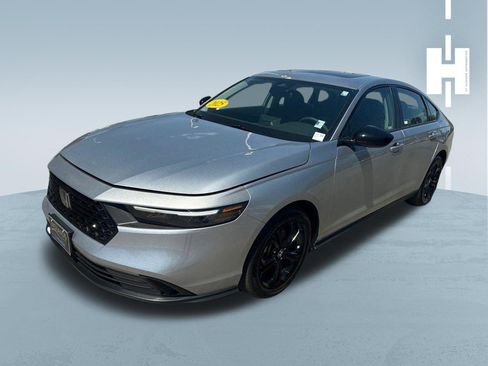 Used 2025 Honda Accord SE image 3