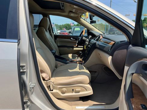 Used 2011 Buick Enclave CXL FWD image 13