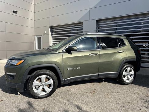 Used 2019 Jeep Compass Latitude image 3
