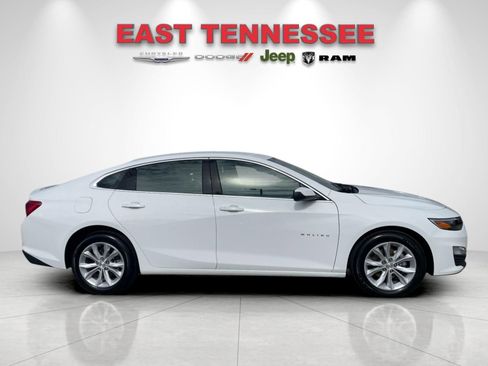 Used 2025 Chevrolet Malibu LT image 2
