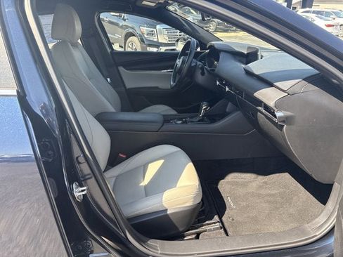 Used 2019 MAZDA MAZDA3 Hatchback w/ Preferred Package image 6