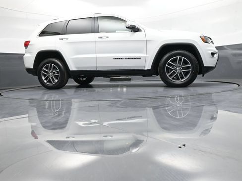 Used 2018 Jeep Grand Cherokee Limited AWD/4WD image 28