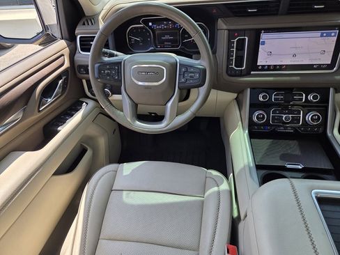Used 2021 GMC Yukon XL Denali w/ Denali Premium Package RWD image 13