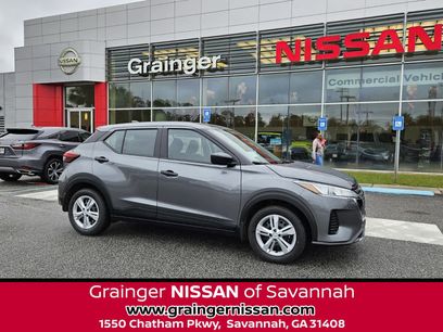 New 2025 Nissan Kicks Play S