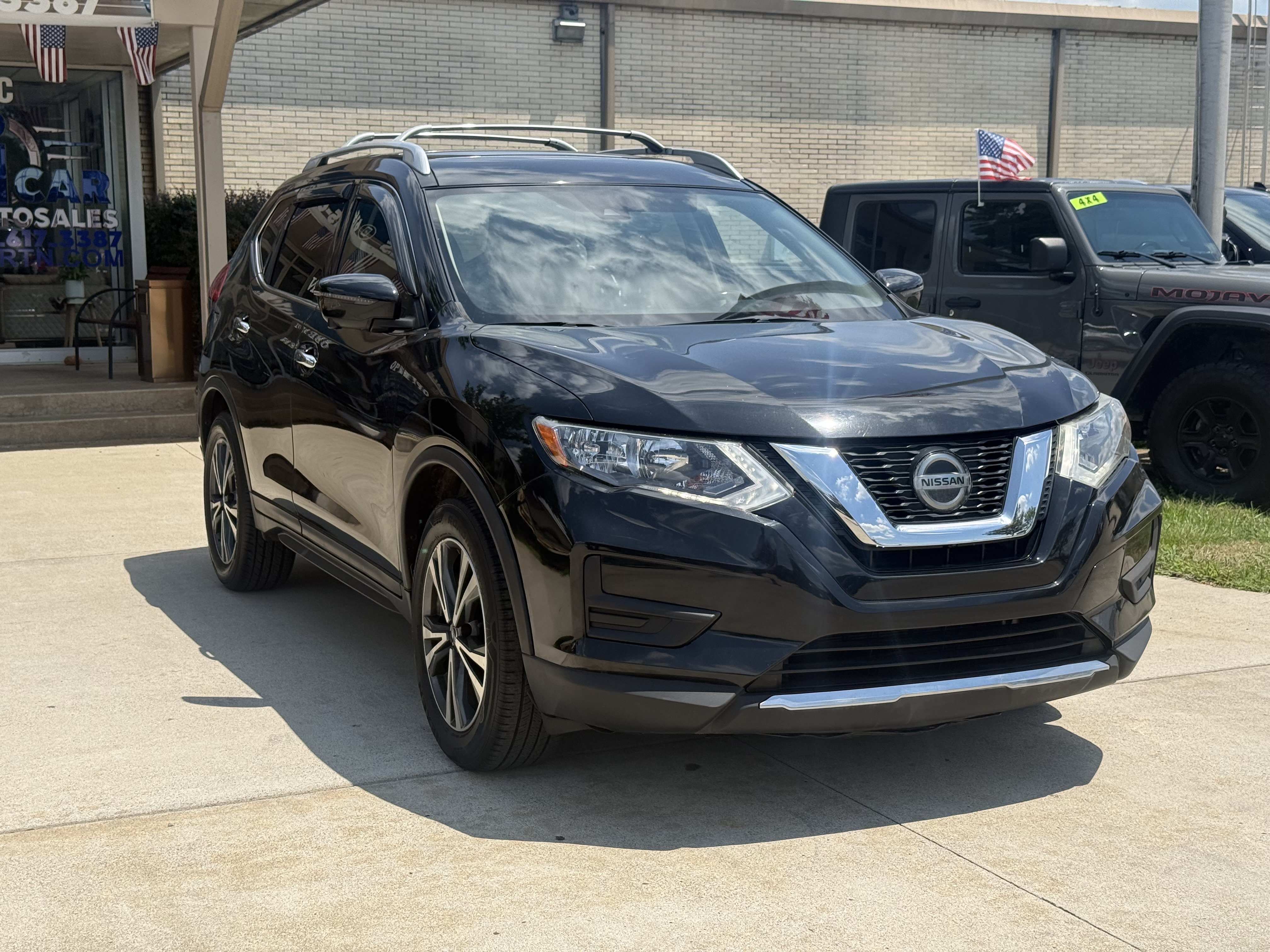 Used 2019 Nissan Rogue SV w/ Premium Package FWD image 3