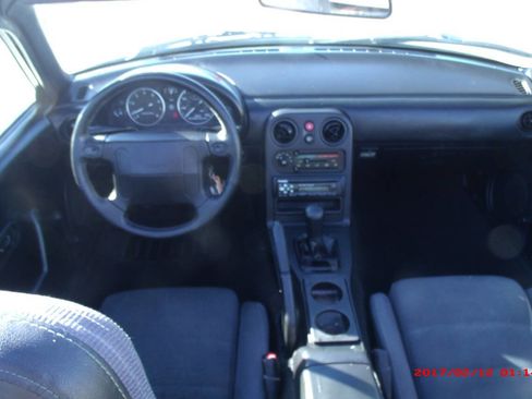 Used 1992 MAZDA MX-5 Miata Base 2dr Convertible image 9