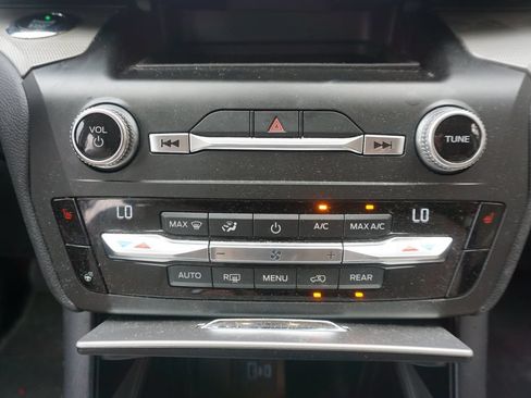 Used 2020 Ford Explorer XLT w/ Equipment Group 202A RWD image 12