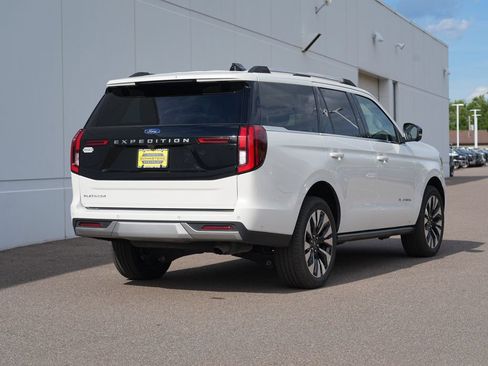 Used 2025 Ford Expedition Platinum w/ Driver's Package AWD/4WD image 3