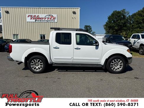 Used 2011 Nissan Frontier SL w/ Moonroof Pkg image 11