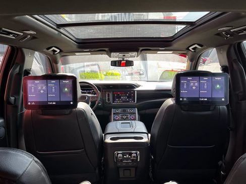 Used 2021 GMC Yukon Denali w/ LPO, Illumination Package AWD/4WD image 9