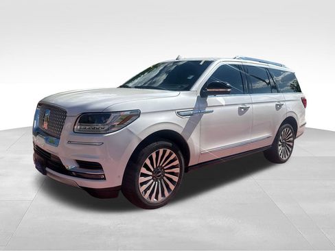 Used 2018 Lincoln Navigator Reserve w/ Technology Package AWD/4WD image 4