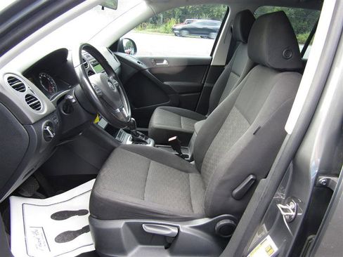 Used 2014 Volkswagen Tiguan S image 12