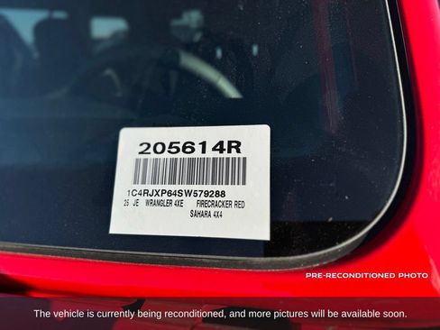 Used 2025 Jeep Wrangler Unlimited Sahara w/ Safety Group AWD/4WD image 19