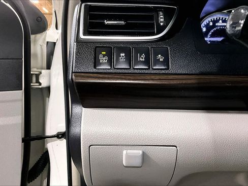 Used 2015 Toyota Camry XLE image 34