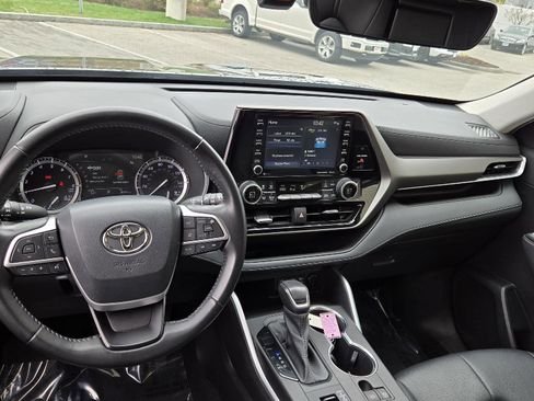 Used 2022 Toyota Highlander XLE image 10