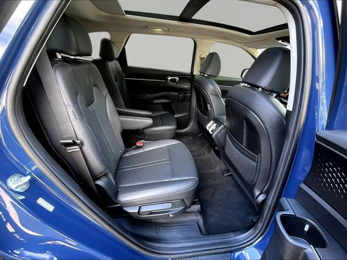 Used 2024 Kia Sorento EX w/ Panoramic Sunroof Package FWD image 25