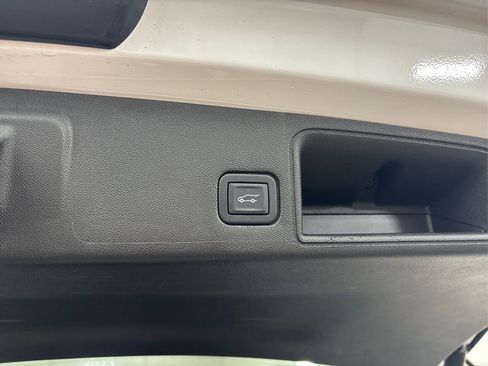 Used 2022 GMC Terrain SLT image 14