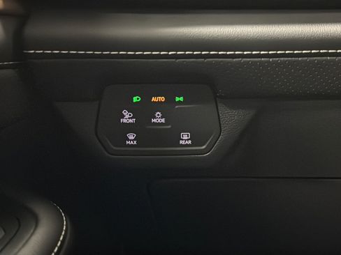 Used 2024 Volkswagen Atlas SE AWD/4WD image 30
