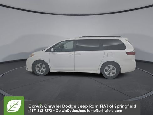 Used 2019 Toyota Sienna LE image 9