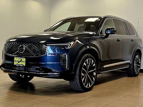 New 2026 Volvo XC90 T8 Plus w/ Protection Package AWD/4WD image 4