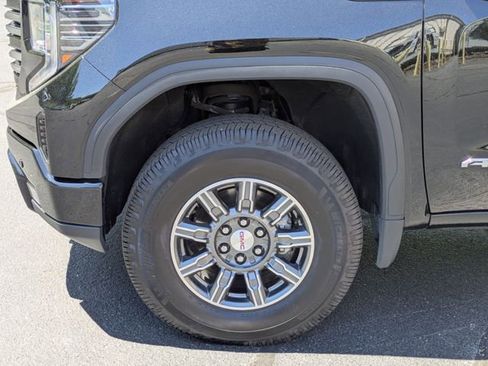 Used 2024 GMC Sierra 1500 AT4 w/ Technology Package AWD/4WD image 10