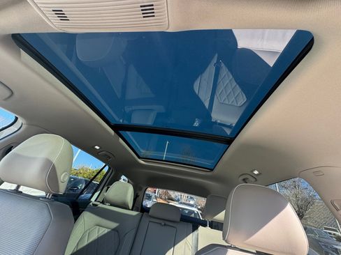 Used 2024 Volkswagen Atlas SEL Premium R-Line image 21