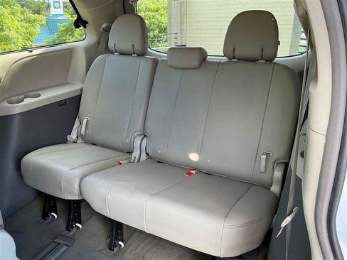 Used 2017 Toyota Sienna XLE Premium AWD/4WD image 34