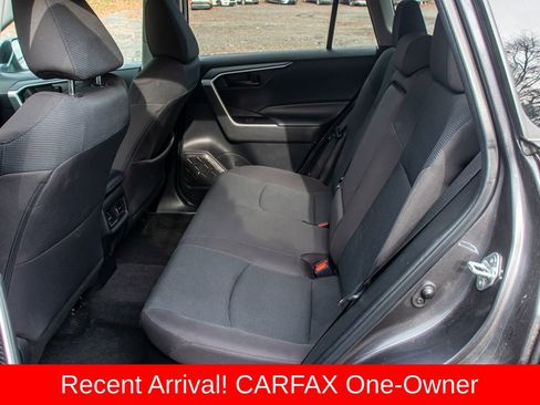 Used 2021 Toyota RAV4 LE image 14