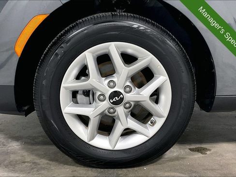 Used 2025 Kia Soul LX w/ LX Technology Package FWD image 10