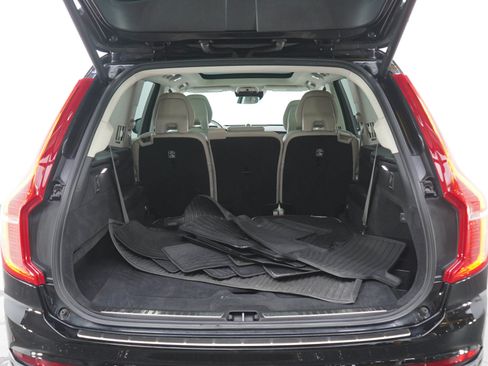 Used 2017 Volvo XC90 T6 Momentum w/ Vision Package AWD/4WD image 16