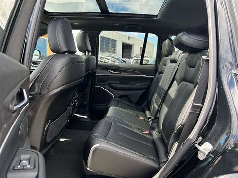 New 2025 Jeep Grand Cherokee Limited w/ Black Appearance Package image 6