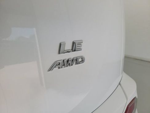 Used 2018 Toyota RAV4 LE AWD/4WD image 8