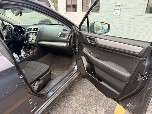 Used 2019 Subaru Outback 2.5i Premium AWD/4WD image 5