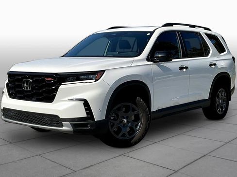 Used 2025 Honda Pilot TrailSport image 1