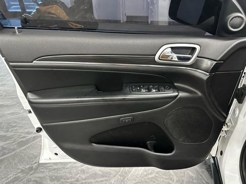 Used 2020 Jeep Grand Cherokee Limited w/ Luxury Group II image 12