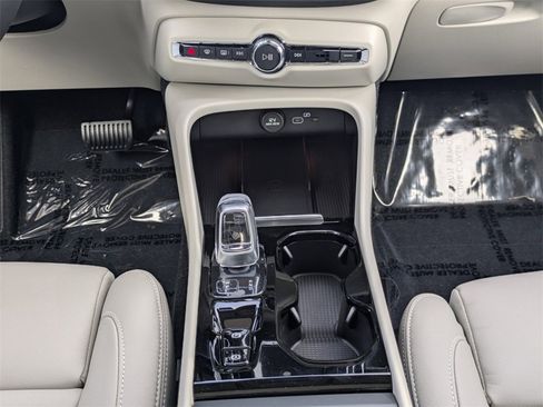 New 2025 Volvo XC40 B5 Plus w/ Protection Package Premier image 21