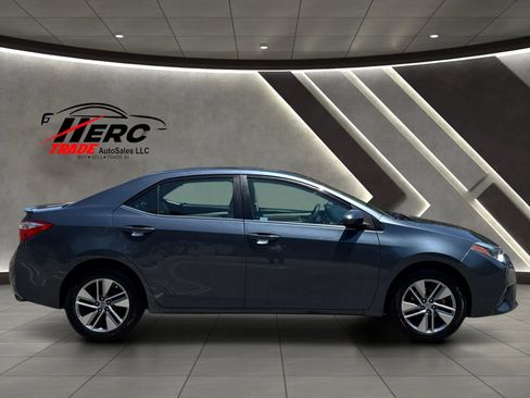 Used 2015 Toyota Corolla LE FWD image 3